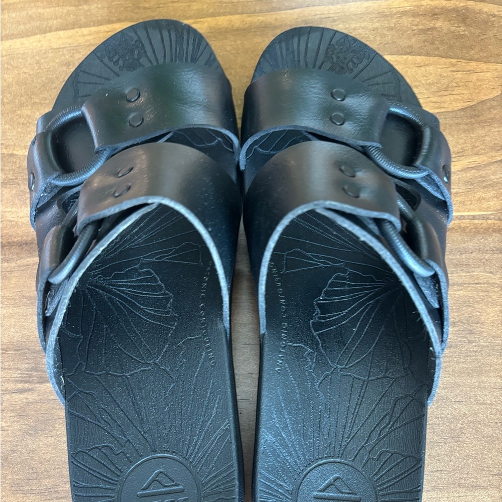 Reef Sandals - Picture 3 of 3